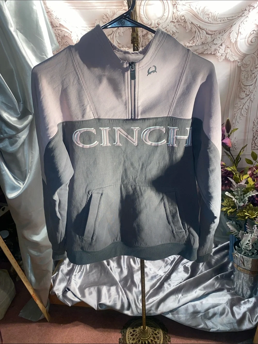 Cinch women’s Two-Tone Gray and Light Lavender Pullover Jacket